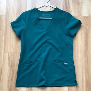 Figs brand  Casma 3 pocket top